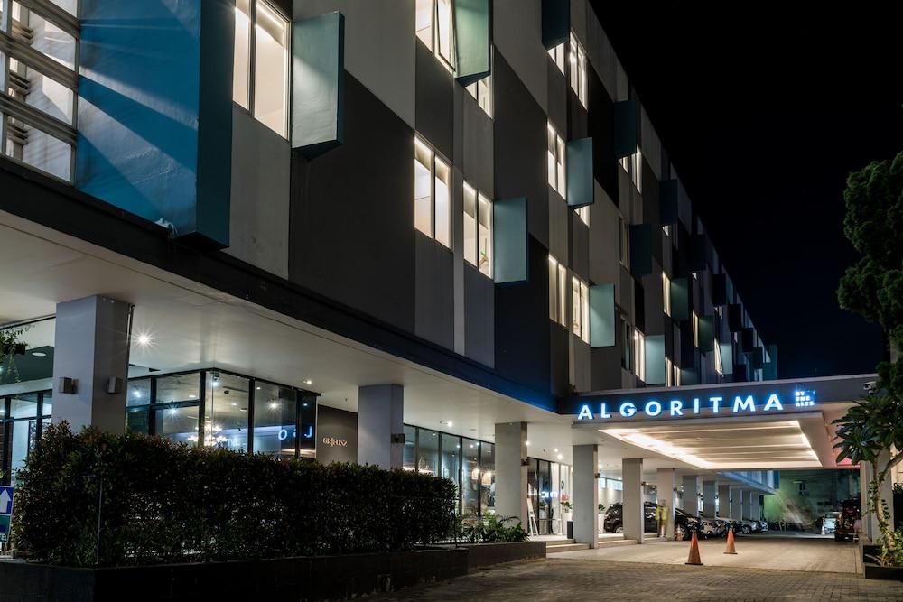 ซูริเอ็กซ์เพรสพาเล็มบาง Hotel ปาเลมบัง ภายนอก รูปภาพ