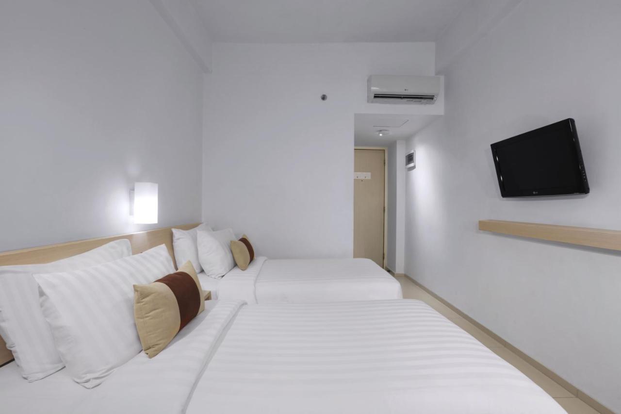 ซูริเอ็กซ์เพรสพาเล็มบาง Hotel ปาเลมบัง ภายนอก รูปภาพ