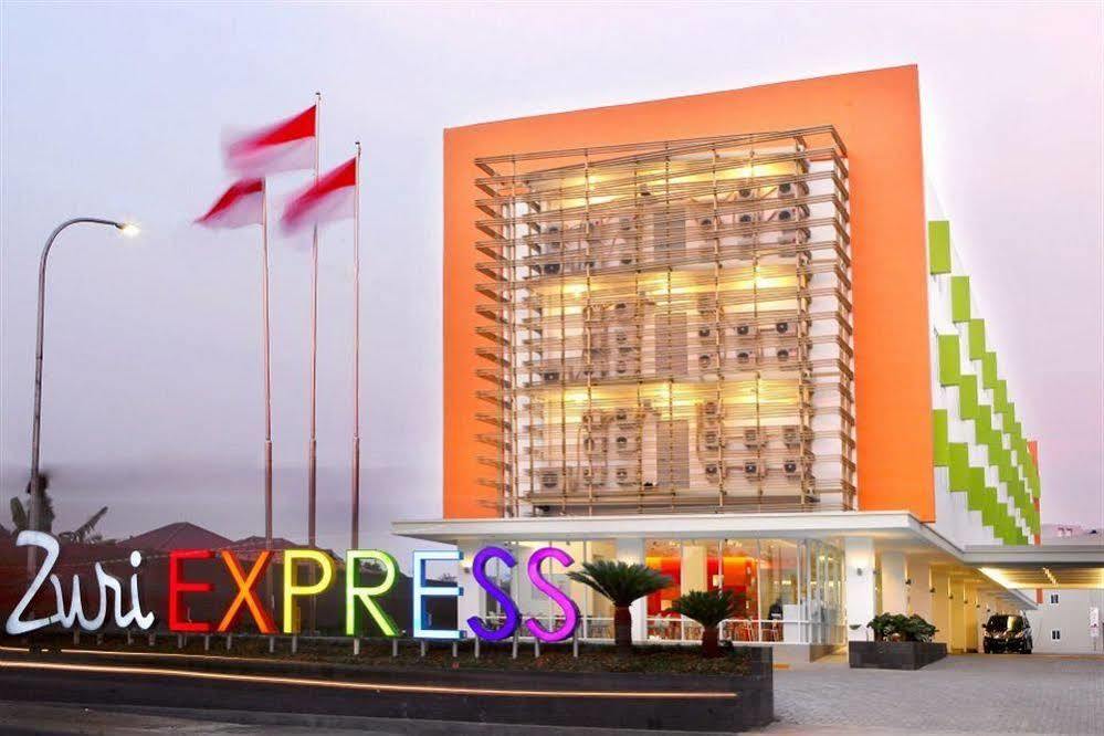 ซูริเอ็กซ์เพรสพาเล็มบาง Hotel ปาเลมบัง ภายนอก รูปภาพ